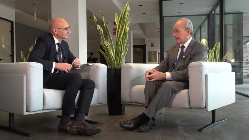 Entrevistamos al alcalde de Málaga en el Colegio Mayor Pío XII