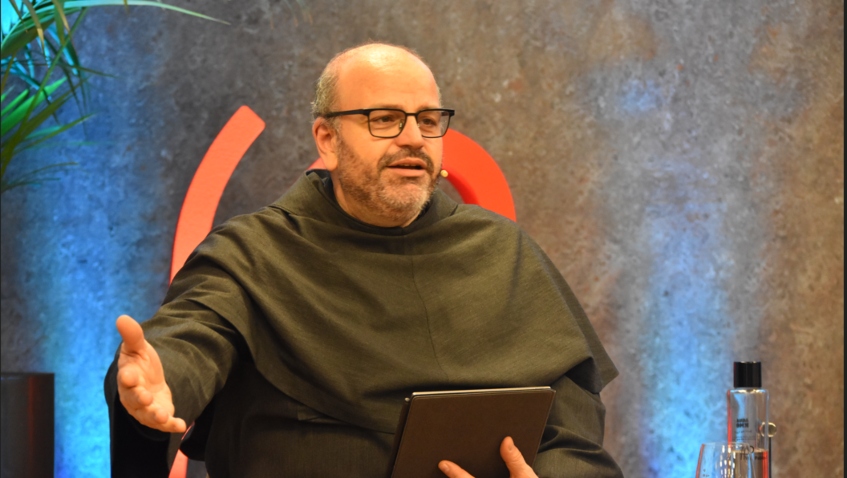 Paolo Benanti: «La tecnología que amenace a la dignidad humana debe ser descartada»